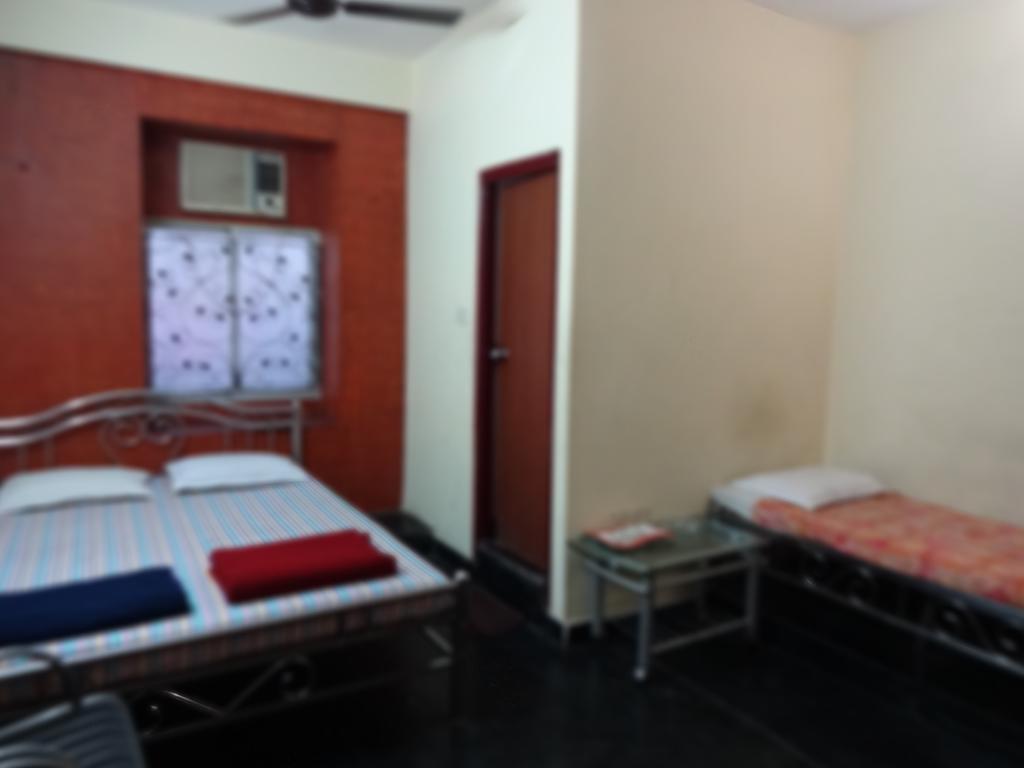 Central Guest House โกลกาตา ภายนอก รูปภาพ